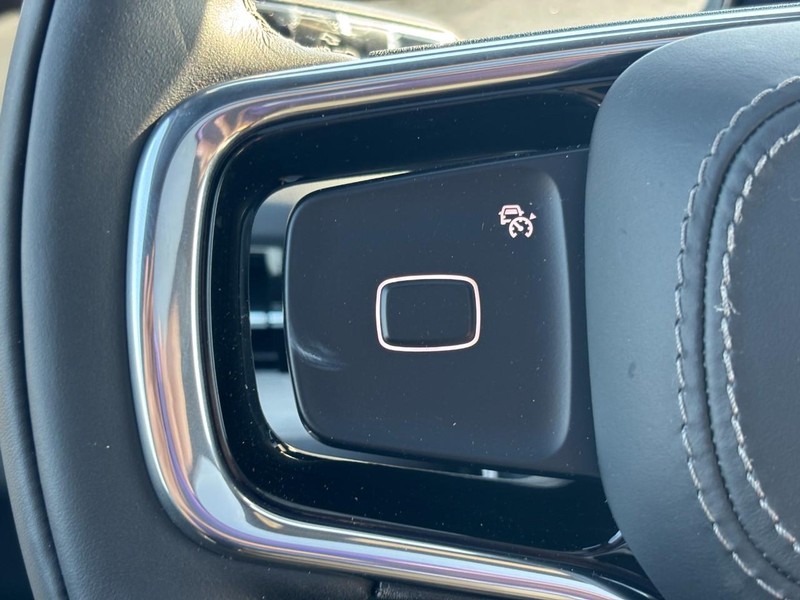 Lincoln Navigator Vehicle Full-screen Gallery Image 20