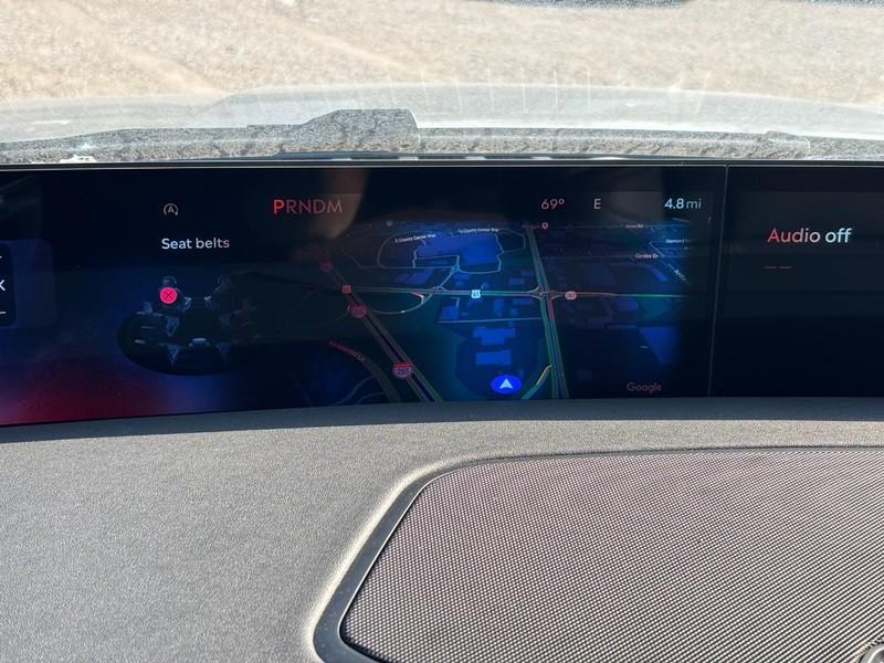 Lincoln Navigator Vehicle Full-screen Gallery Image 24