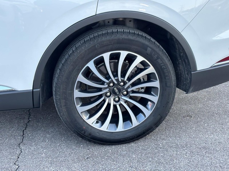 Lincoln Aviator Vehicle Full-screen Gallery Image 10