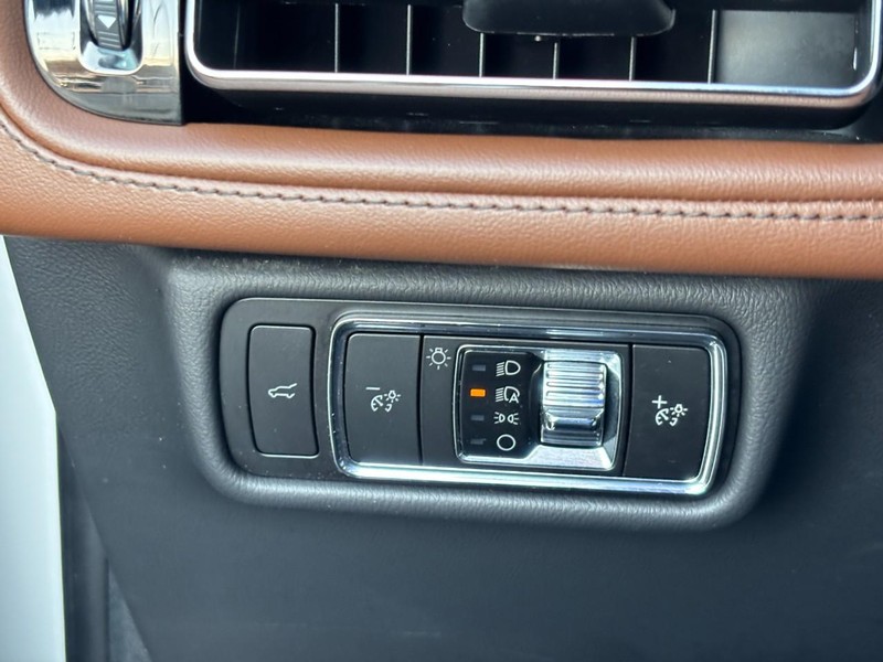 Lincoln Aviator Vehicle Full-screen Gallery Image 19