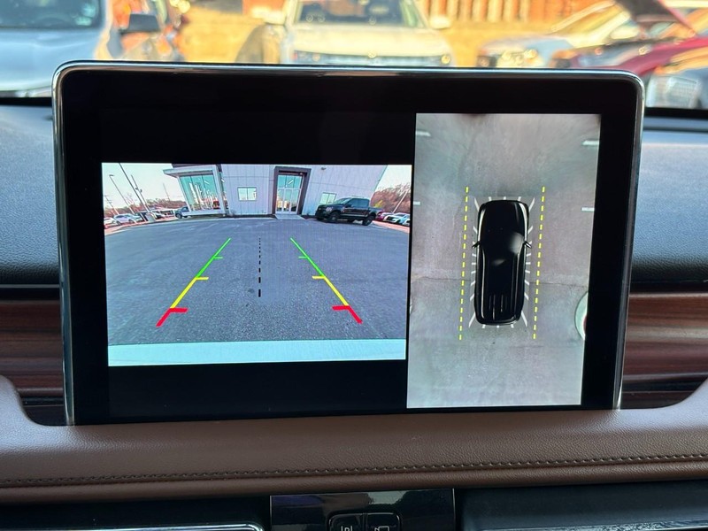 Lincoln Aviator Vehicle Full-screen Gallery Image 24