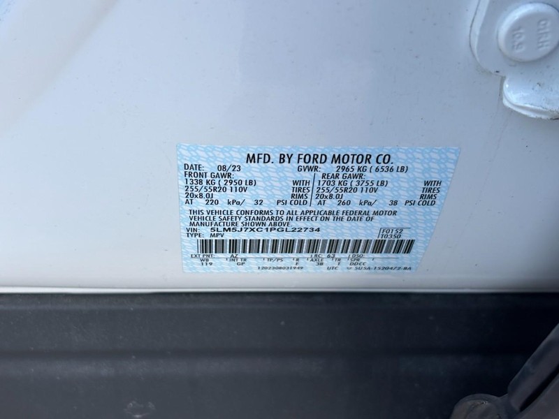 Lincoln Aviator Vehicle Full-screen Gallery Image 26