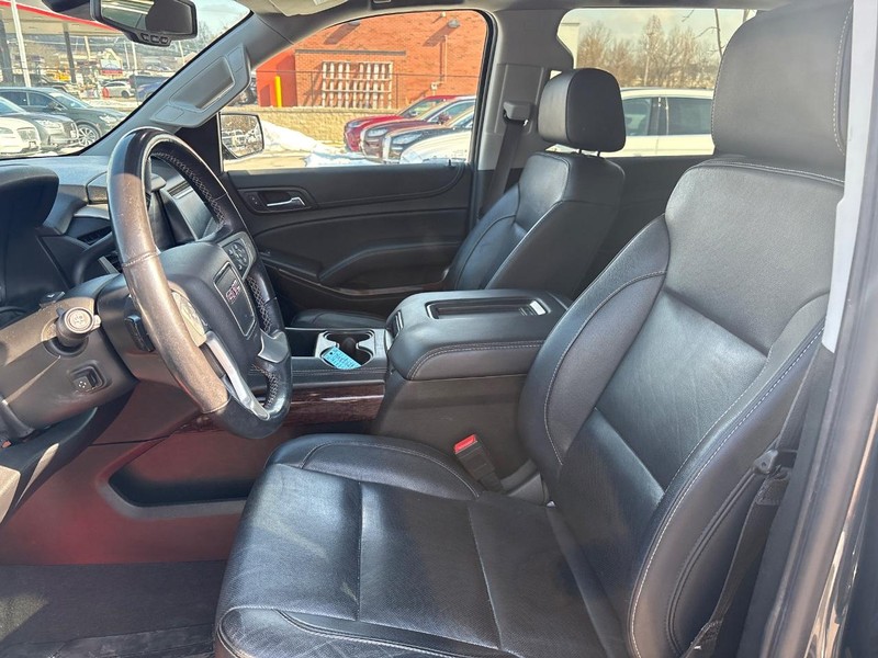 GMC Yukon Vehicle Full-screen Gallery Image 05
