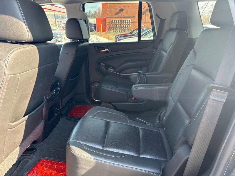 GMC Yukon Vehicle Full-screen Gallery Image 06