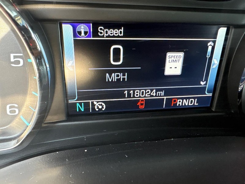 GMC Yukon Vehicle Full-screen Gallery Image 07