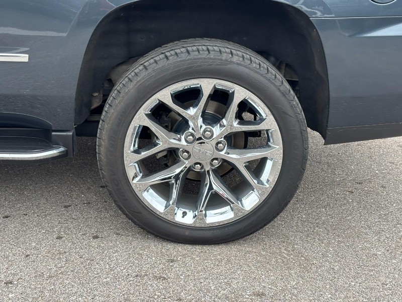 GMC Yukon Vehicle Full-screen Gallery Image 10