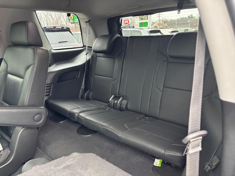 GMC Yukon Vehicle Full-screen Gallery Image 11