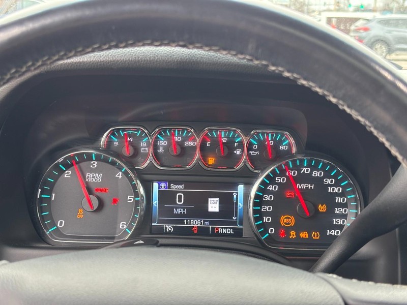 GMC Yukon Vehicle Full-screen Gallery Image 21