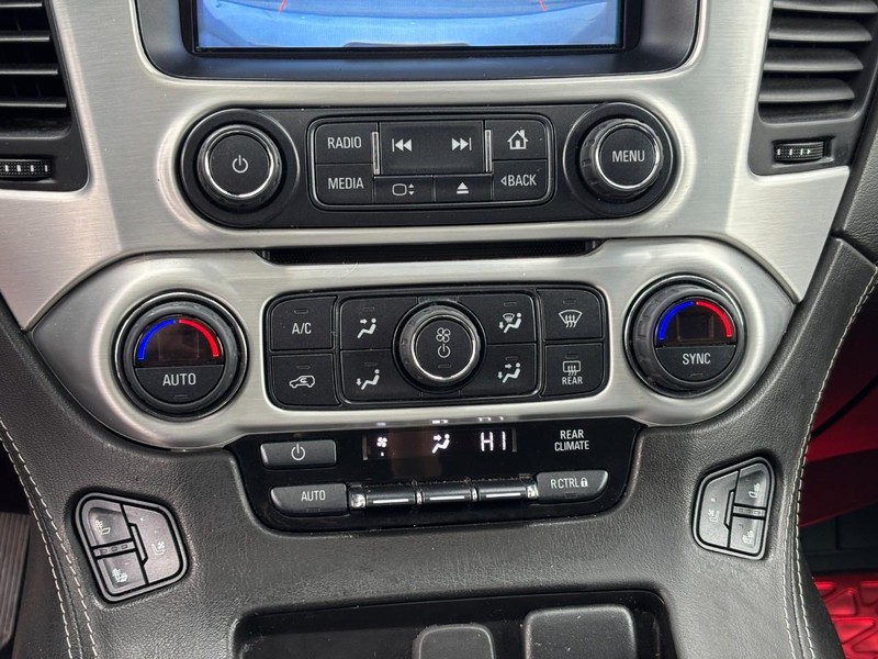 GMC Yukon Vehicle Full-screen Gallery Image 25