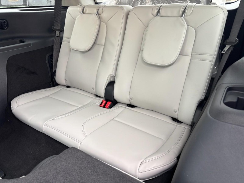 Lincoln Aviator Vehicle Full-screen Gallery Image 11