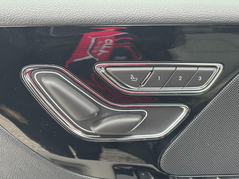 Lincoln Aviator Vehicle Full-screen Gallery Image 17