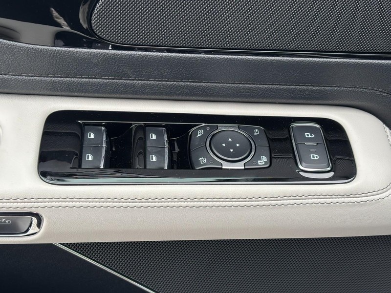 Lincoln Aviator Vehicle Full-screen Gallery Image 18