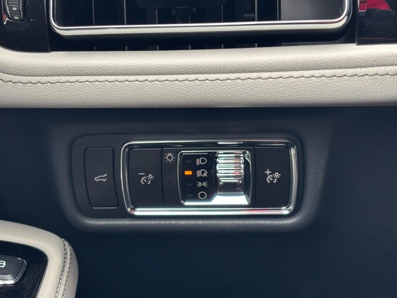 Lincoln Aviator Vehicle Full-screen Gallery Image 19