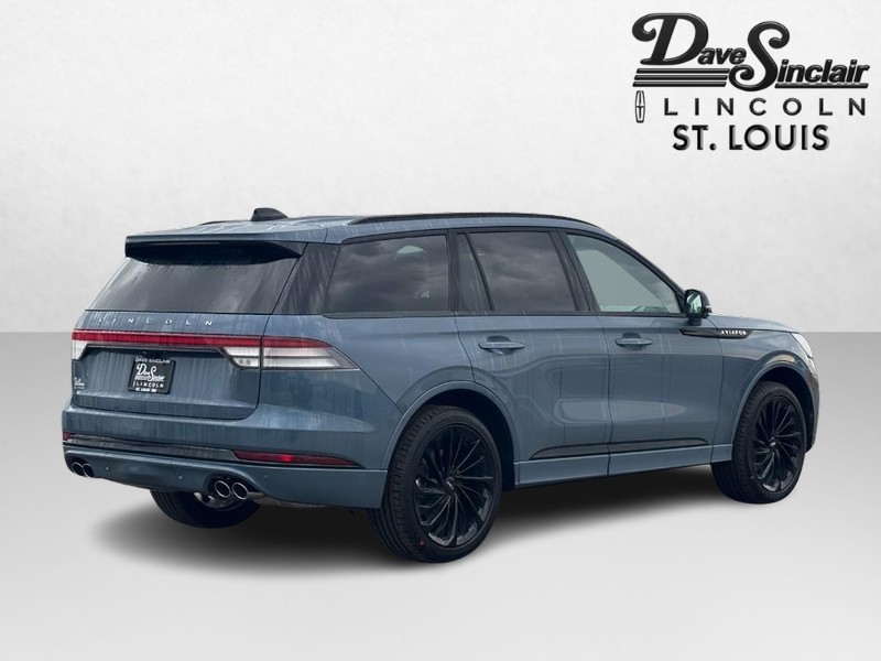 Lincoln Aviator Vehicle Full-screen Gallery Image 03