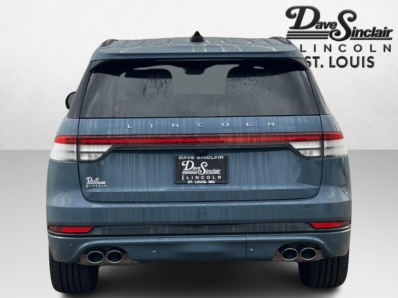 Lincoln Aviator Vehicle Full-screen Gallery Image 04