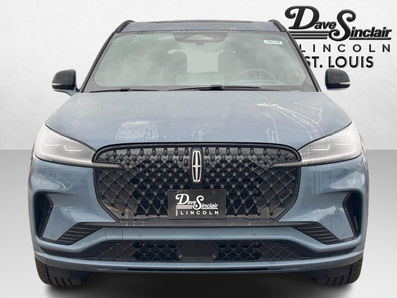 Lincoln Aviator Vehicle Full-screen Gallery Image 09