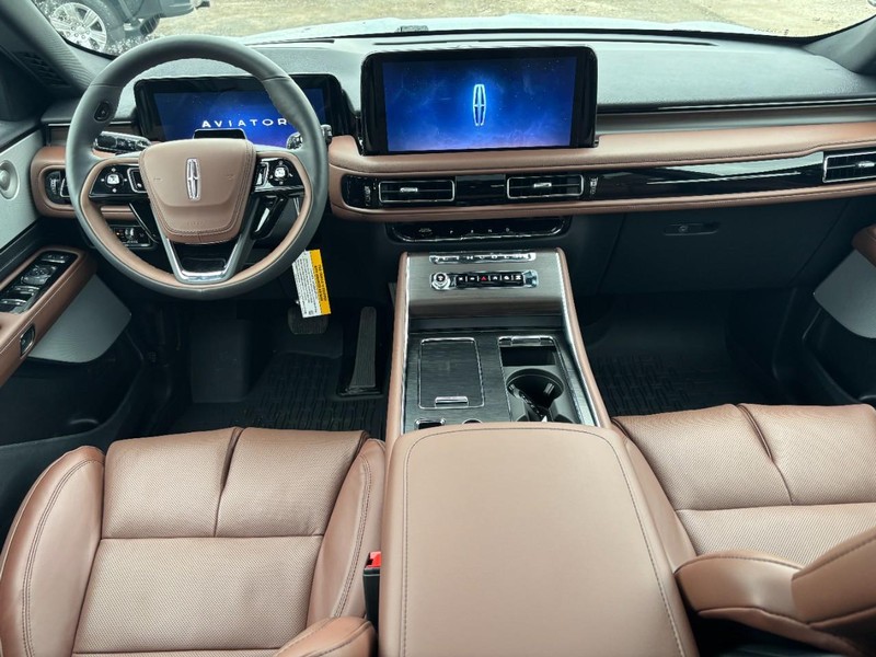 Lincoln Aviator Vehicle Full-screen Gallery Image 13