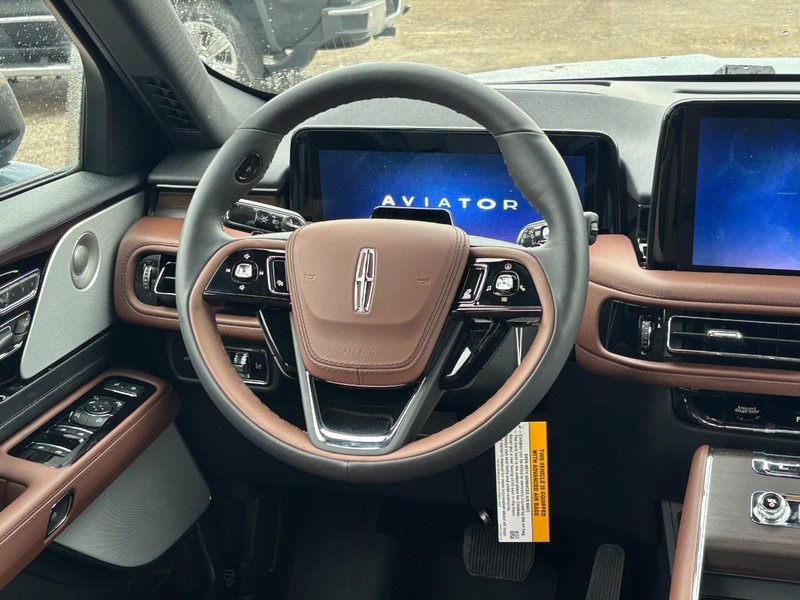 Lincoln Aviator Vehicle Full-screen Gallery Image 14