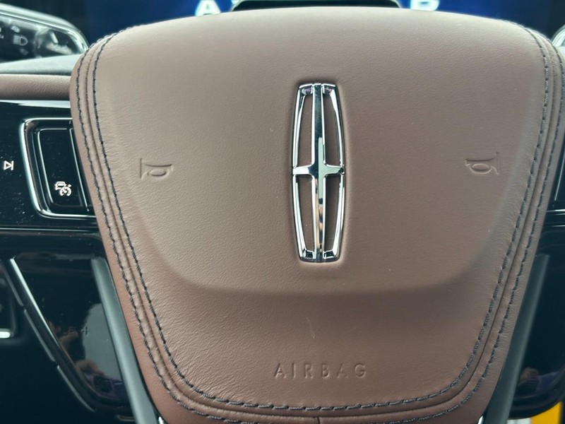 Lincoln Aviator Vehicle Full-screen Gallery Image 21