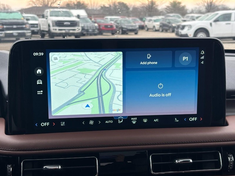 Lincoln Aviator Vehicle Full-screen Gallery Image 24