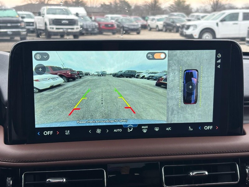 Lincoln Aviator Vehicle Full-screen Gallery Image 25