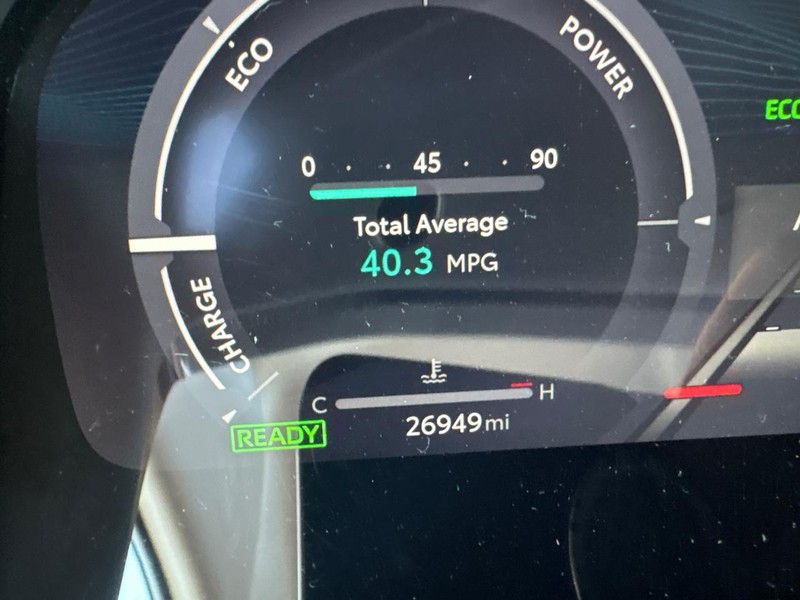 Toyota Camry Vehicle Full-screen Gallery Image 07