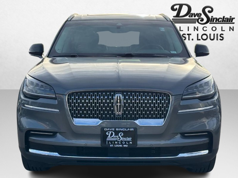 Lincoln Aviator Vehicle Full-screen Gallery Image 09
