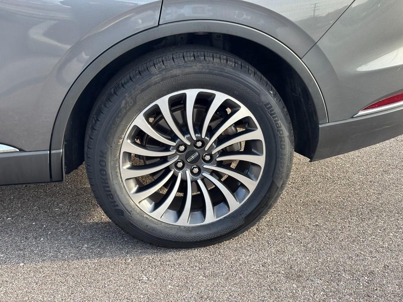 Lincoln Aviator Vehicle Full-screen Gallery Image 10