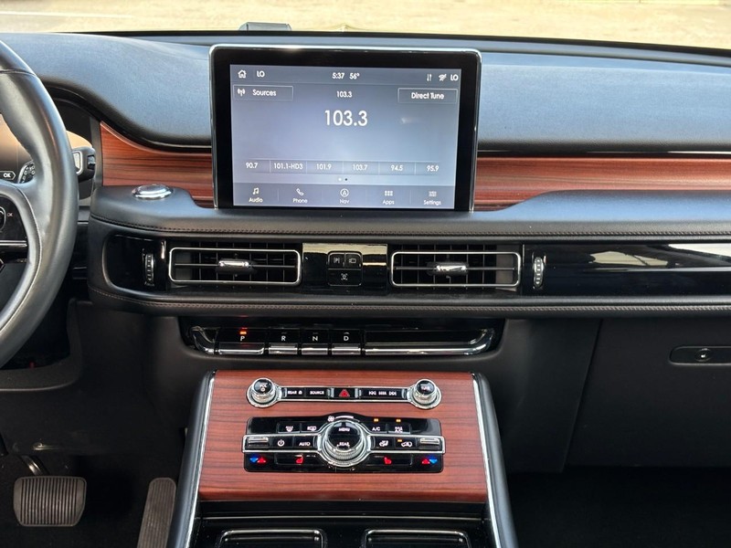 Lincoln Aviator Vehicle Full-screen Gallery Image 15