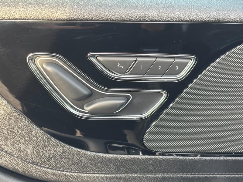 Lincoln Aviator Vehicle Full-screen Gallery Image 17