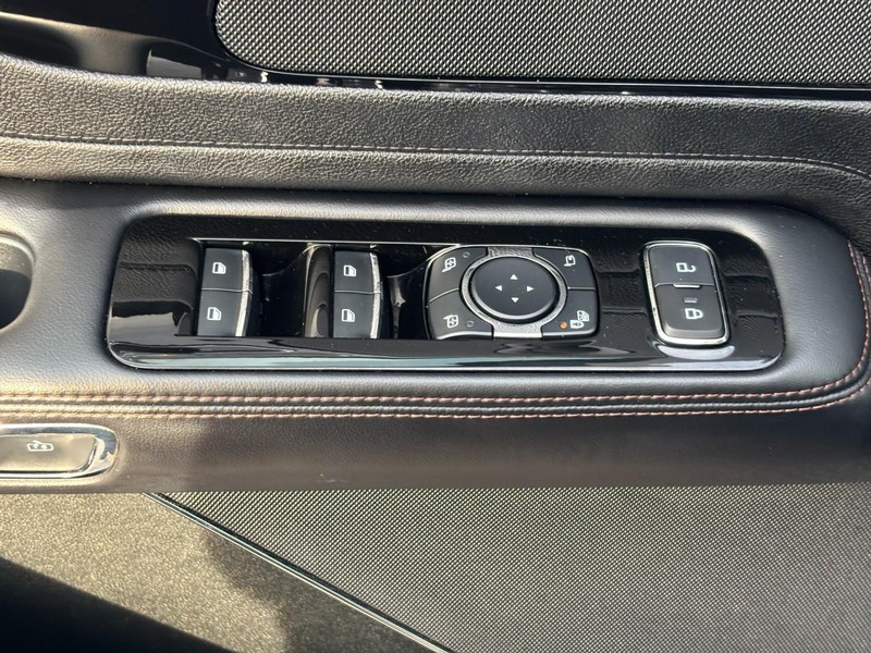 Lincoln Aviator Vehicle Full-screen Gallery Image 18