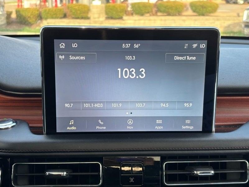 Lincoln Aviator Vehicle Full-screen Gallery Image 22