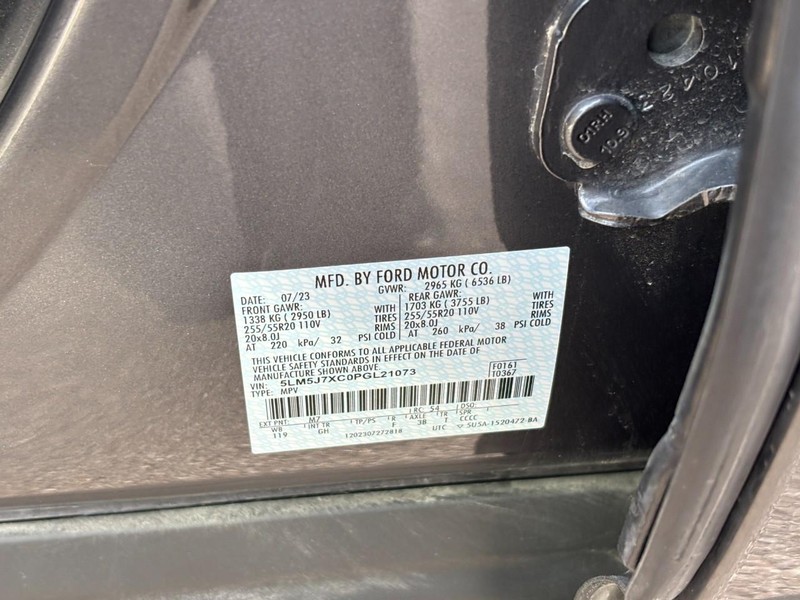 Lincoln Aviator Vehicle Full-screen Gallery Image 26