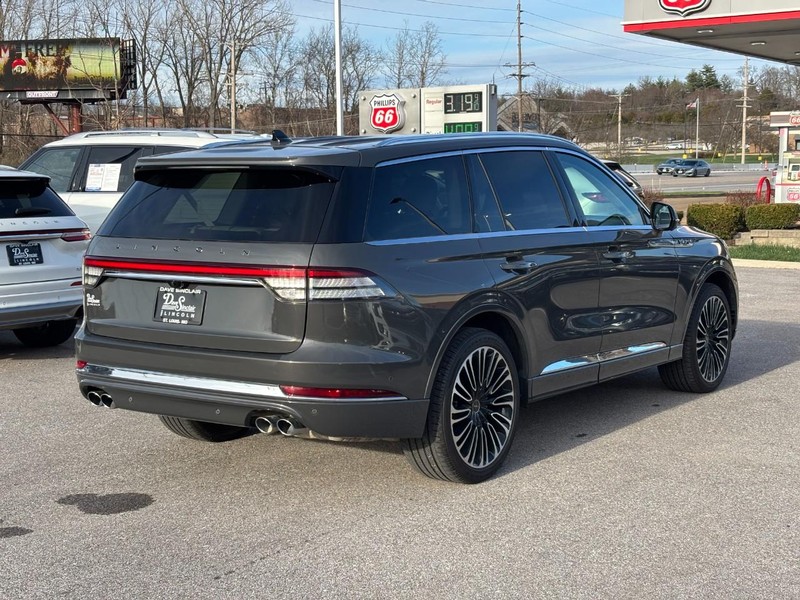 Lincoln Aviator Vehicle Full-screen Gallery Image 03