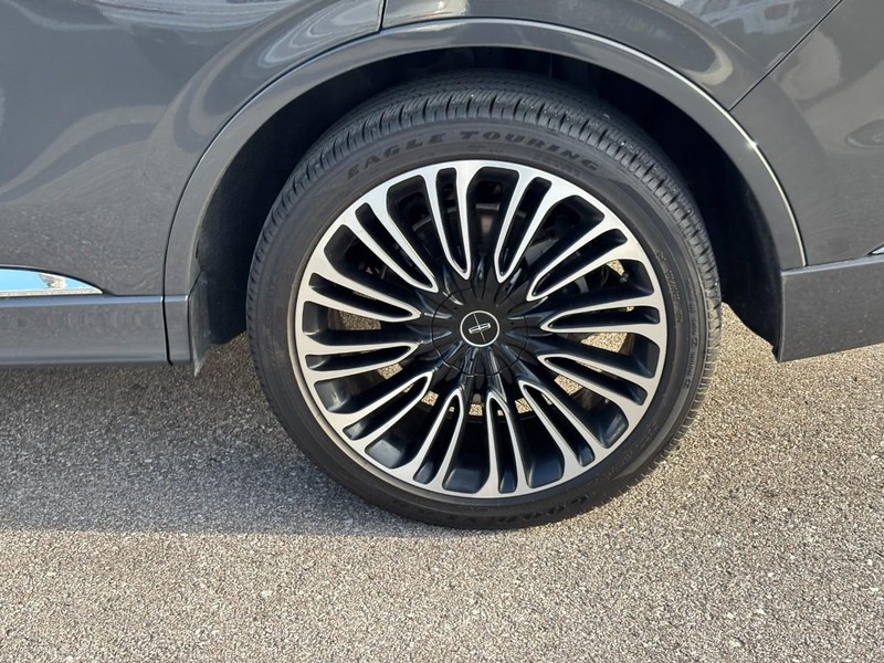 Lincoln Aviator Vehicle Full-screen Gallery Image 10