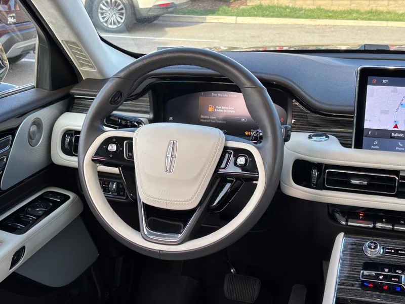 Lincoln Aviator Vehicle Full-screen Gallery Image 14