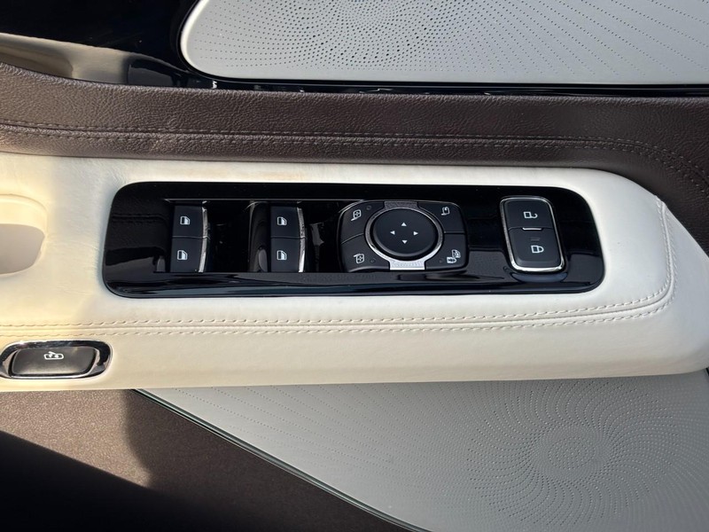 Lincoln Aviator Vehicle Full-screen Gallery Image 18