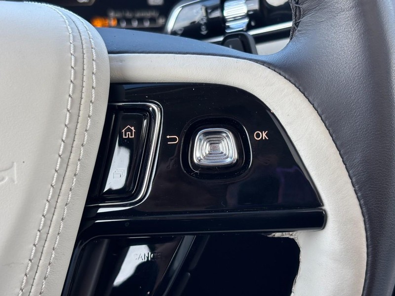 Lincoln Aviator Vehicle Full-screen Gallery Image 20