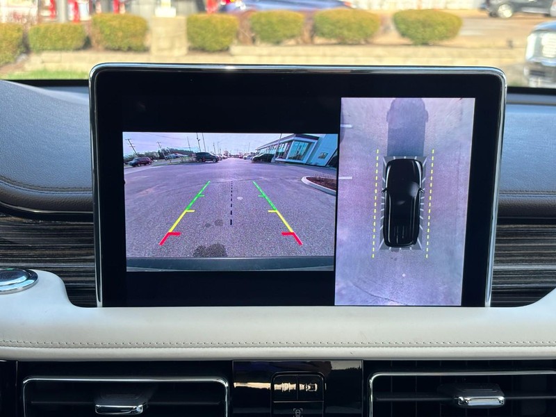 Lincoln Aviator Vehicle Full-screen Gallery Image 23