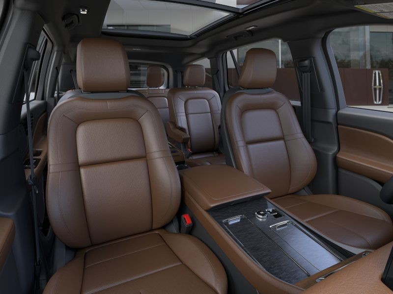 Lincoln Aviator Vehicle Full-screen Gallery Image 11