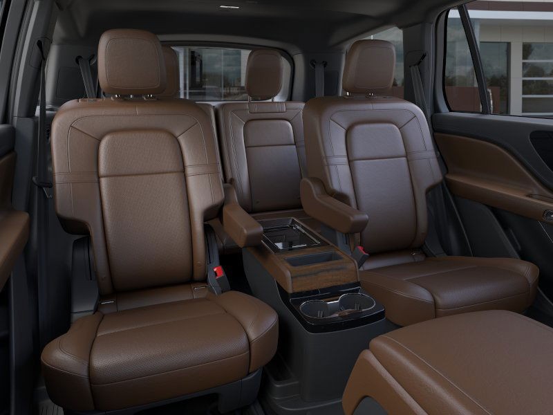 Lincoln Aviator Vehicle Full-screen Gallery Image 12
