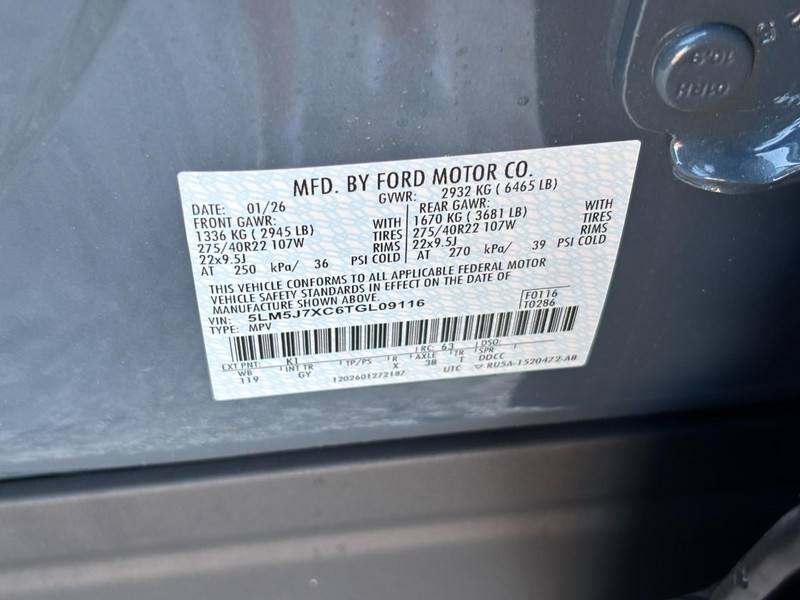 Lincoln Aviator Vehicle Full-screen Gallery Image 25