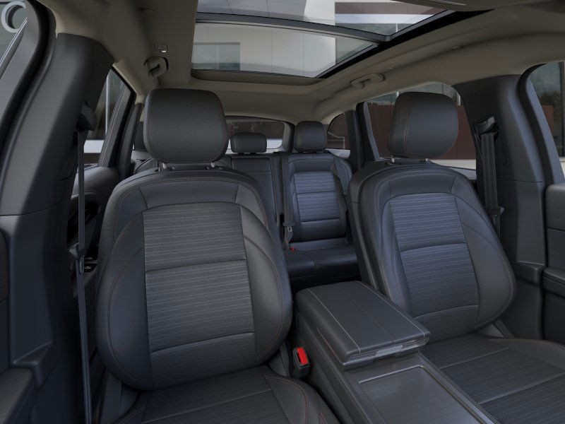 Lincoln Nautilus Vehicle Full-screen Gallery Image 11