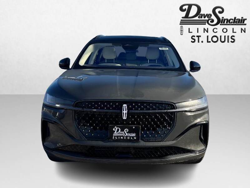 Lincoln Nautilus Vehicle Full-screen Gallery Image 02