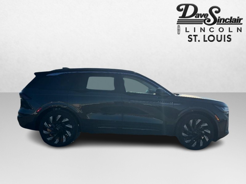 Lincoln Nautilus Vehicle Full-screen Gallery Image 04