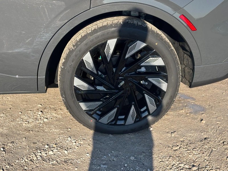 Lincoln Nautilus Vehicle Full-screen Gallery Image 10