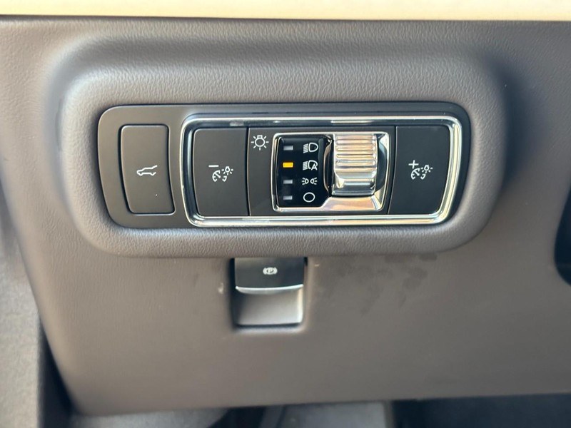 Lincoln Nautilus Vehicle Full-screen Gallery Image 18