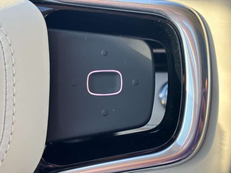 Lincoln Nautilus Vehicle Full-screen Gallery Image 21