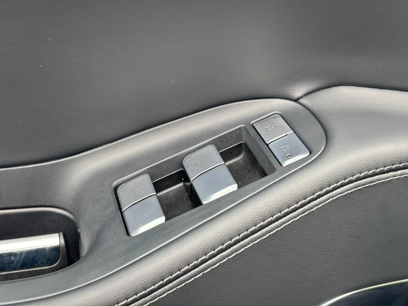 Lincoln Navigator L Vehicle Full-screen Gallery Image 18