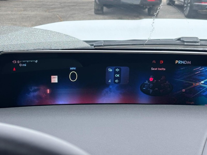 Lincoln Navigator L Vehicle Full-screen Gallery Image 22